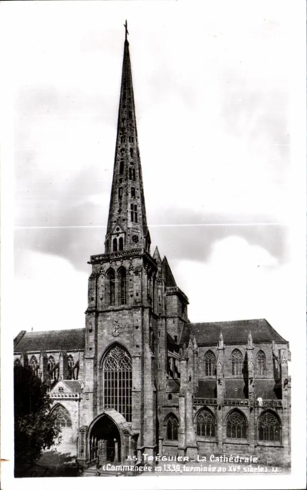 Treguier — Die Kathedrale — Begonnen 1339, fertiggestellt im 15. Jahrhundert - Vorderseite