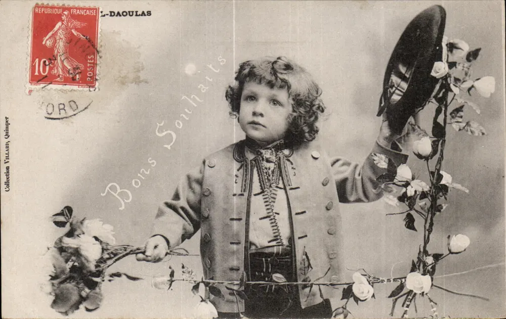 Kind im Kostüm — L-Daoulas — Sammlung Villars, Quimper - Vorderseite