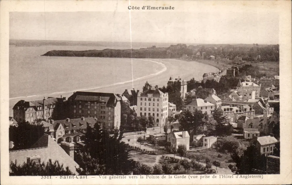 Saint-Cast — Vista geral em direção à Ponta da Guarda (vista tirada do Hotel da Inglaterra) — Costa da Esmeralda - Frente