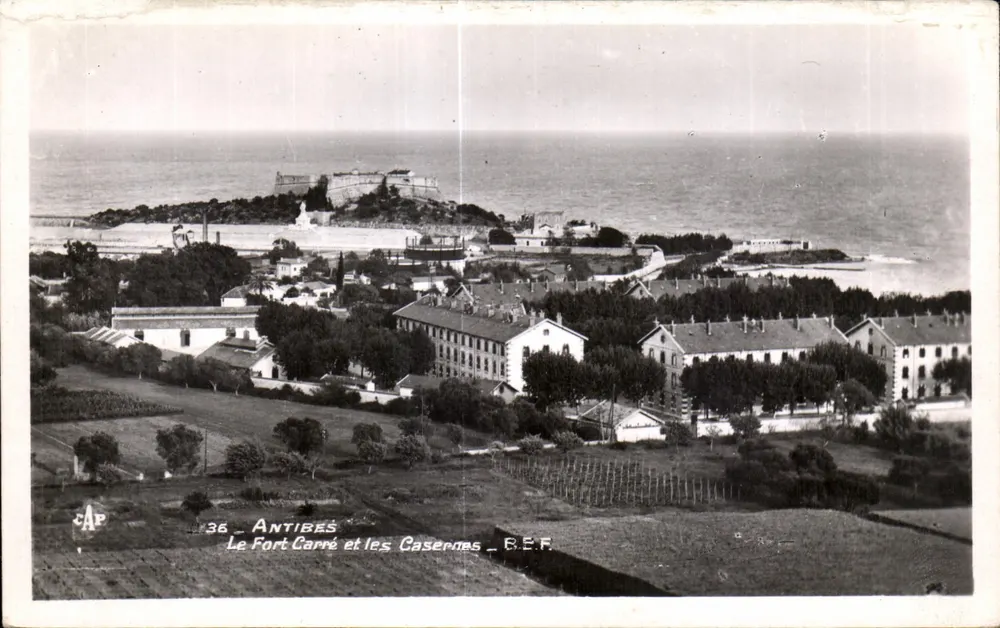 Antibes — Le Fort Carré y las Casernes — B.E.F. - Anverso