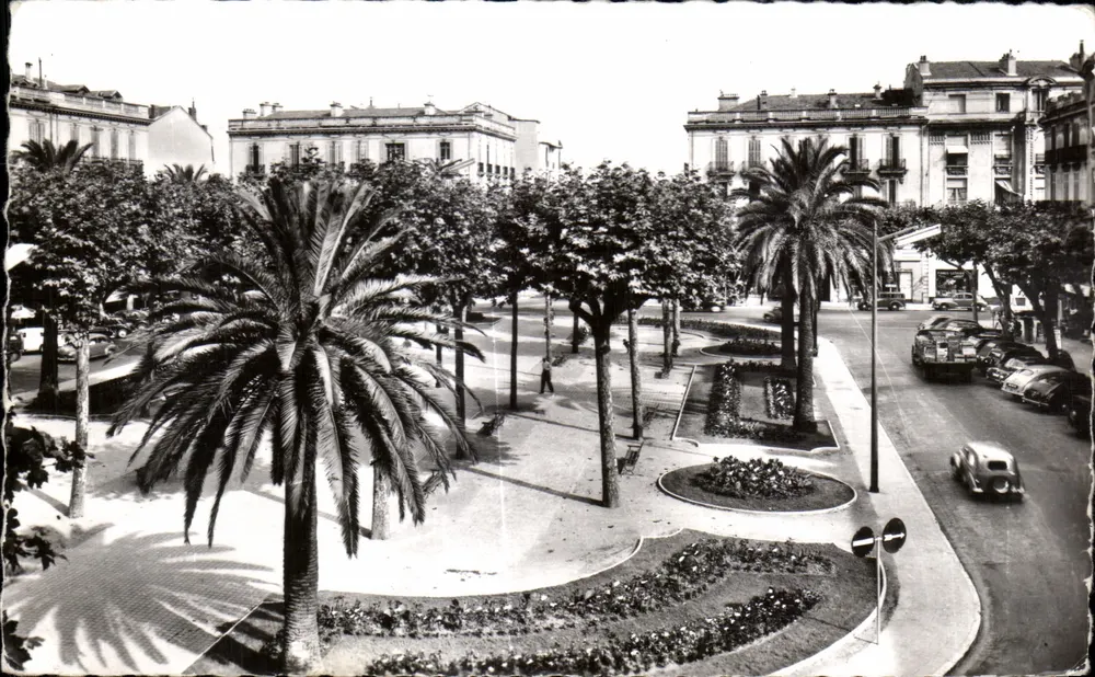 Praça Geral de Gaulle — Antibes — Les Éditions « MAR » - Frente