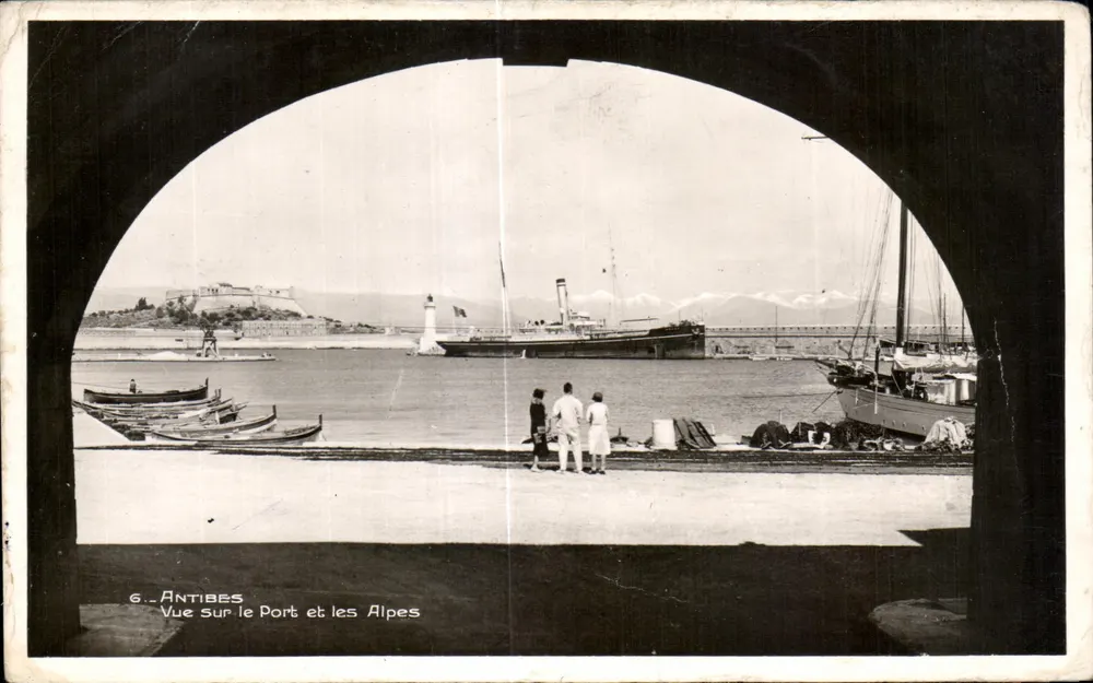 Antibes — Blick auf den Hafen und die Alpen — G. Antibes - Vorderseite