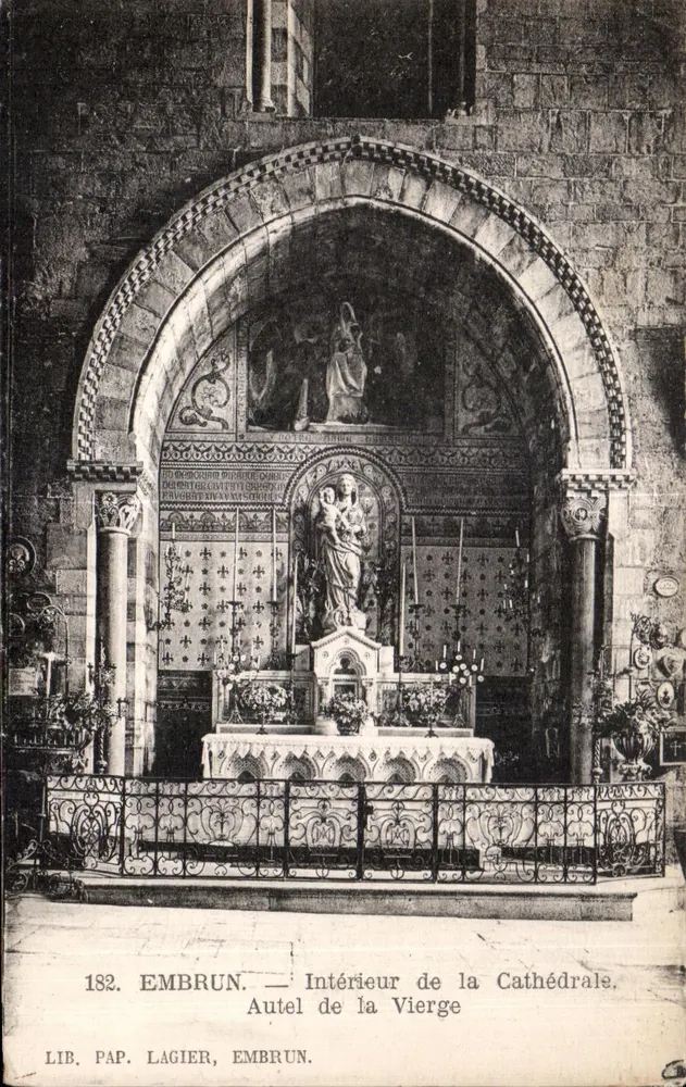 Embrun — Innenansicht der Kathedrale. Altar der Jungfrau — Lib. Pap. Lagier, Embrun, Nr. 182 - Vorderseite