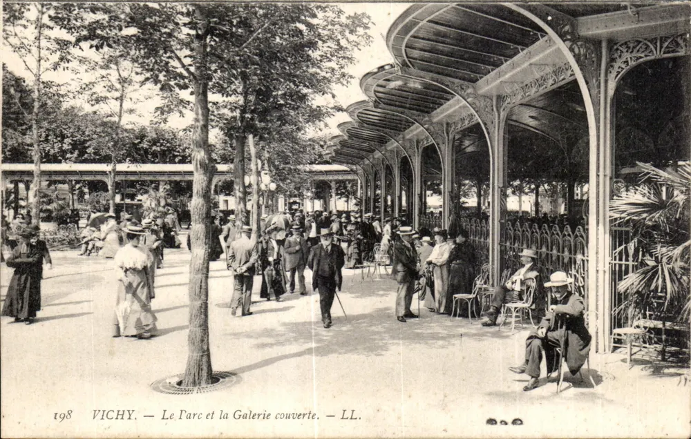 Vichy — El Parque y la Galería cubierta — LL. - Anverso