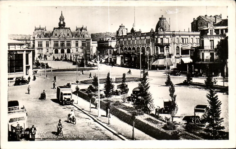 Vichy — Plaza del Hotel de Ville — Edición La Cigogne - Anverso