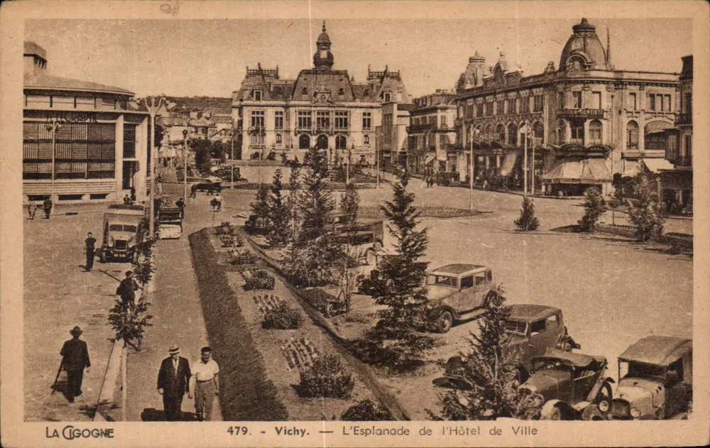 Vichy — Die Esplanade des Rathauses — Die Sturmvogel, n°479 - Vorderseite