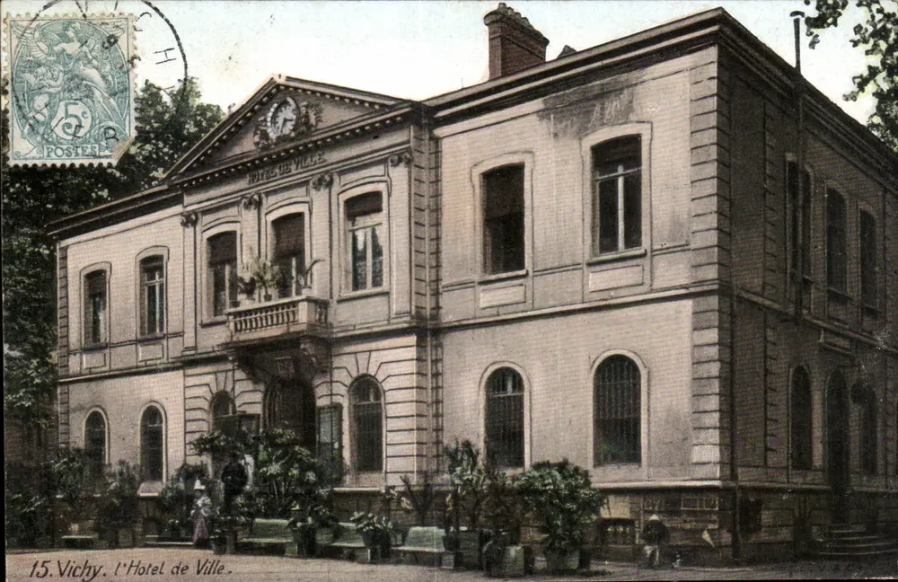 Vichy — l'Hôtel de Ville — editore A. Y. & Ch. n°15 - Recto