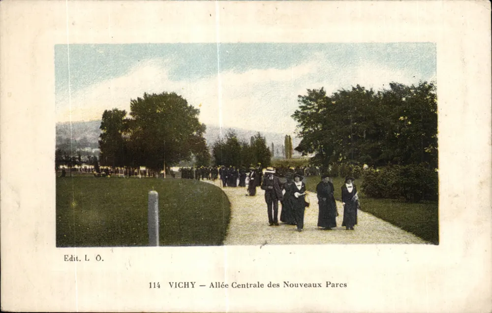 Vichy — Allée Centrale des Nouveaux Parcs — Edit. L. O. n° 114 - Recto