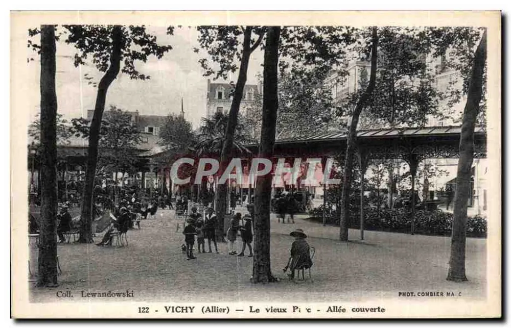 Vichy (Allier) — Le vieux Parc - Allée couverte — Phot. Combier MA C - Recto