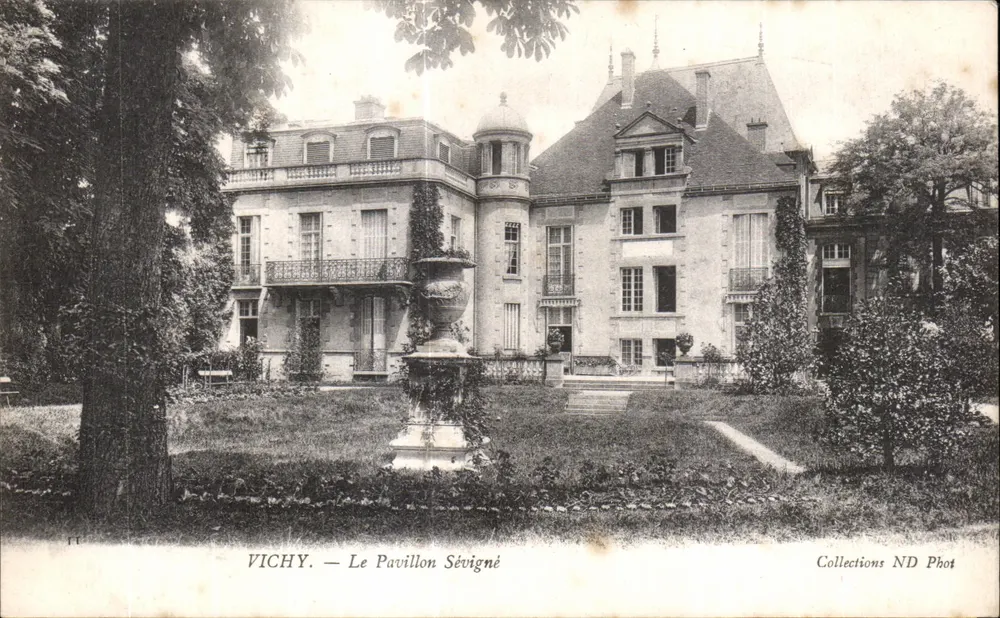 Vichy — Pałac Sévigné — Collections ND Phot - Awers