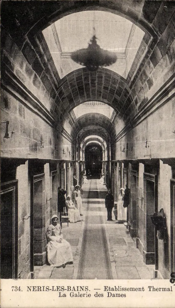 Neris-les-Bains — Die Damen-Galerie — Thermalbad - Vorderseite