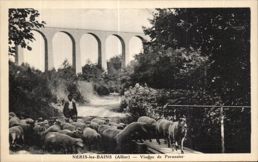 NÉRIS-les-BAINS (Allier) — Viadukt de Perassier - Vorderseite