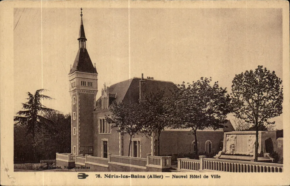 Néris-les-Bains (Allier) — Neues Rathaus - Vorderseite