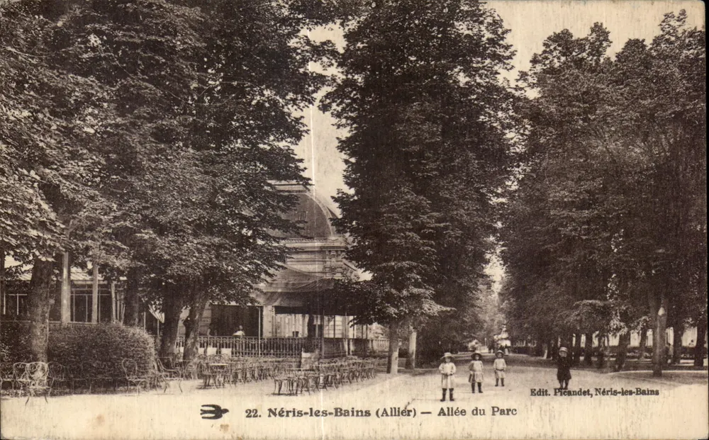 Nérîs-les-Bains (Allier) — Allée du Parc — Edit. Picandet, Nérîs-les-Bains - Recto