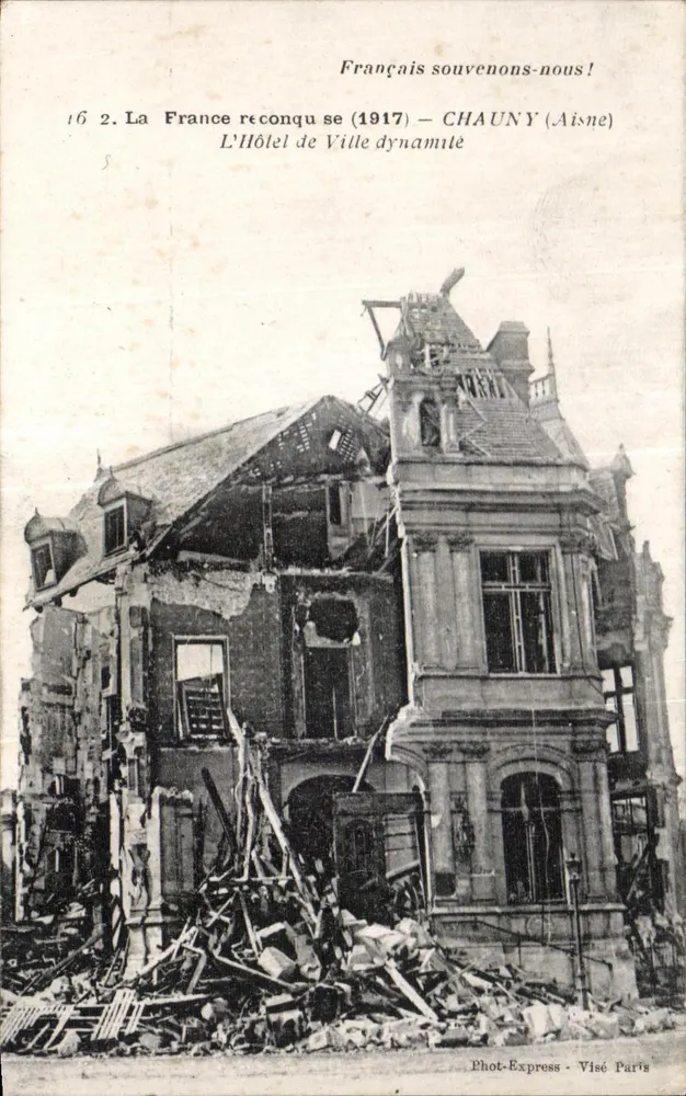 Rathaus von Chauny — Zerstört durch Sprengstoff — Phot-Express - Visé Paris - Vorderseite
