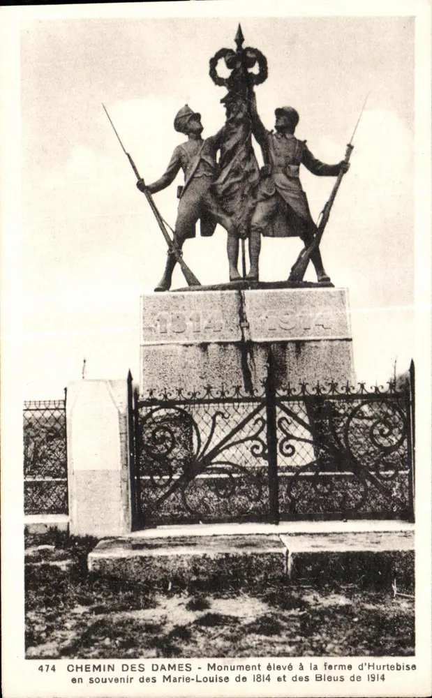 Chemin des Dames - Denkmal auf dem Gutshof Hurtebise zur Erinnerung an Marie-Louise von 1814 und die Blaue Division von 1914 - Vorderseite