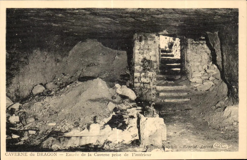 Drachenhöhle — Eingang der Höhle von innen — God. Huntras, Golekès - Reprod. Intard - Vorderseite
