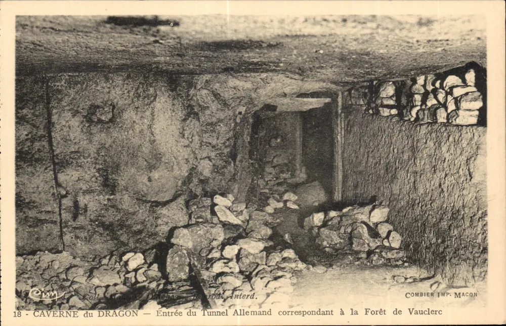 Drachenhöhle — Eingang zum deutschen Tunnel, der der Forêt de Vauclerc entspricht — Combier Imp. Macon - Vorderseite