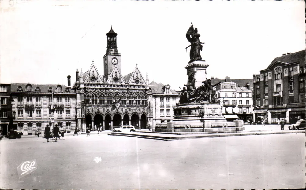 St-Quentin - Place de l'Hôtel de Ville — Verlag C.A.P. Nr. 4 - Vorderseite
