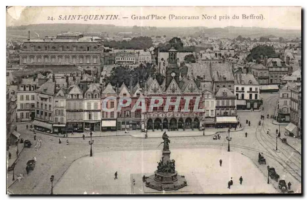 SAINT-QUENTIN — Grand'Place (Panorama Norte capturado do Beffroi) — n°24 - Frente