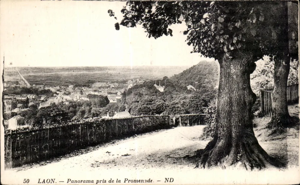 Laon — Panorama genomen vanaf de Promenade — ND - Voorkant