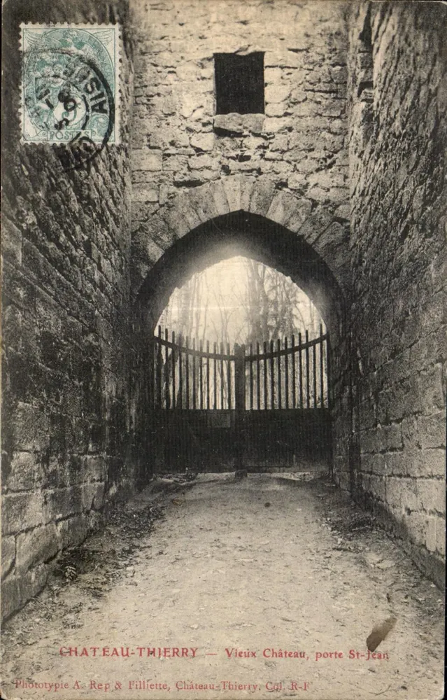 Château-Thierry — Velho Castelo, porta St-Jean — Fototipia A. Rep & Filliette, Château-Thierry, Col. R-F - Frente
