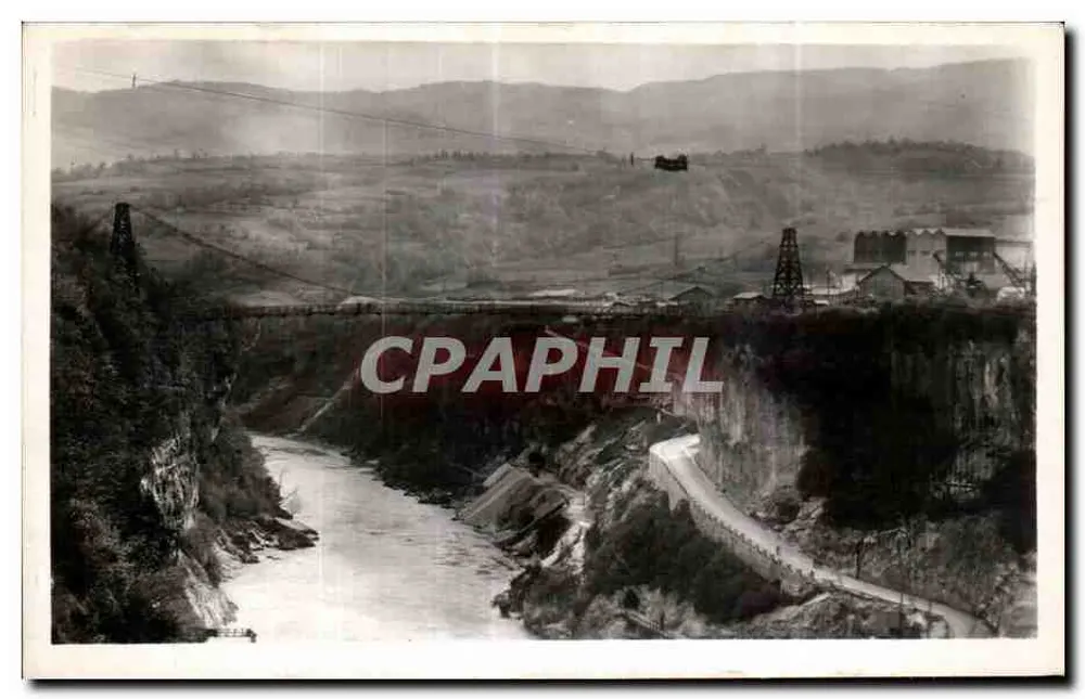 Genissiat — Barragem. Passarela sobre o Ródano (Alt. 85 m.) — Edição La Clogneaux, Lyon - Frente