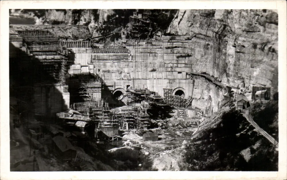 Genissiat (Ain) — Baustellenensemble — Staudamm und Kraftwerk — Édition des Quatre-Chapeaux, Lyon - Vorderseite