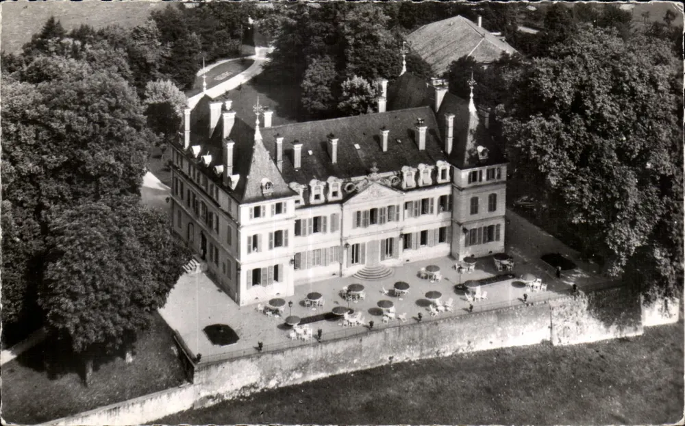 Divonne-les-Bains — O Castelo, vista aérea — 2910 - Frente