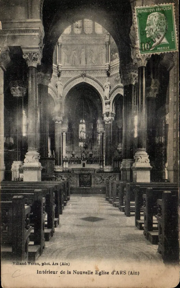 Interior de la Nueva Iglesia de ARS (Ain) — Villand-Vernu, fot. Ars (Ain) - Anverso
