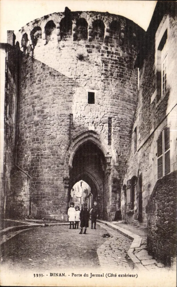 Dinan - Tor von Jerzual (Außen) — Ansicht der mittelalterlichen Tor mit drei Kindern — Verlag Laurent-Né-Hondes, Nr. 3393 - Vorderseite