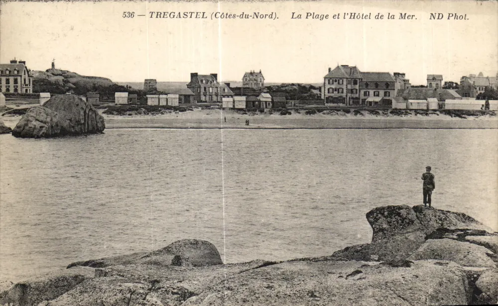 TREGASTEL (Côtes-du-Nord) — Der Strand und das Hotel de la Mer — ND Phot. - Vorderseite
