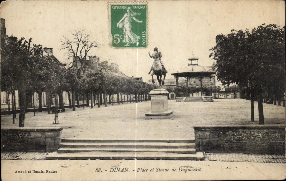 Dinan - Praça e Estátua de Duguesclin — Artaud e Nozais, Nantes, n°88 - Frente