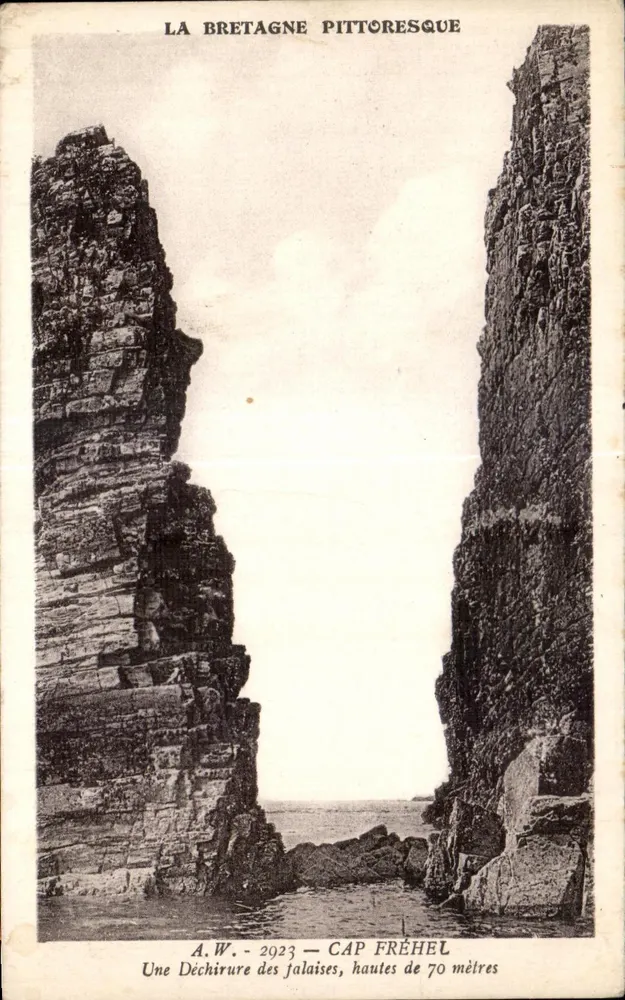 Cap Fréhel — Eine Schlucht in den Klippen, 70 Meter hoch — A.W. - 2923 - Vorderseite