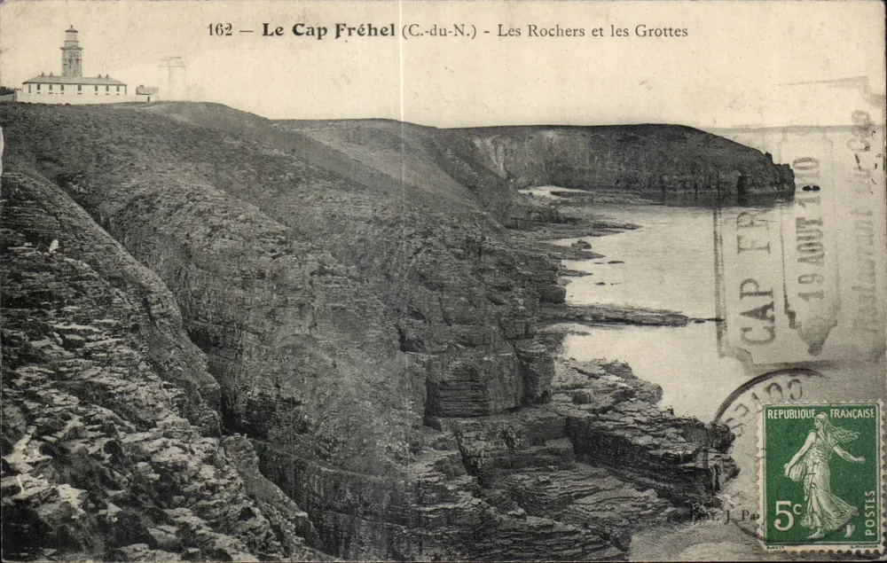 Le Cap Fréhel (C.-du-N.) — Les Rochers et les Grottes — Éditeur J. Pa. n°162 - Recto