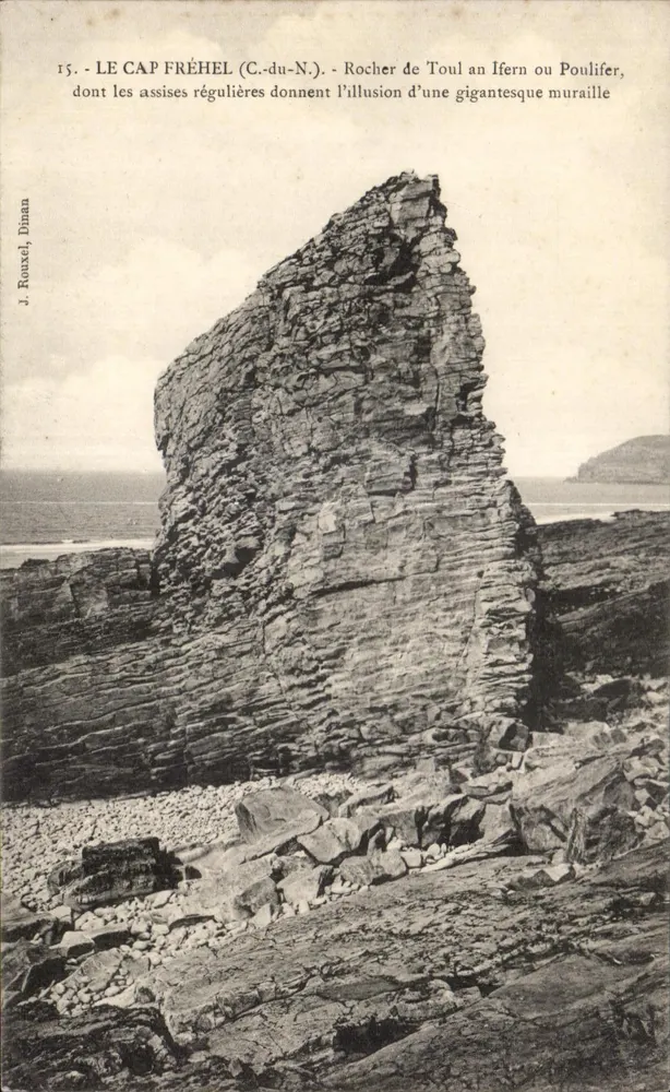 Der Kap Fréhel (C.-du-N.) — Felsen von Toul an Ifern oder Poulifier — J. Rouxel, Dinan - Vorderseite