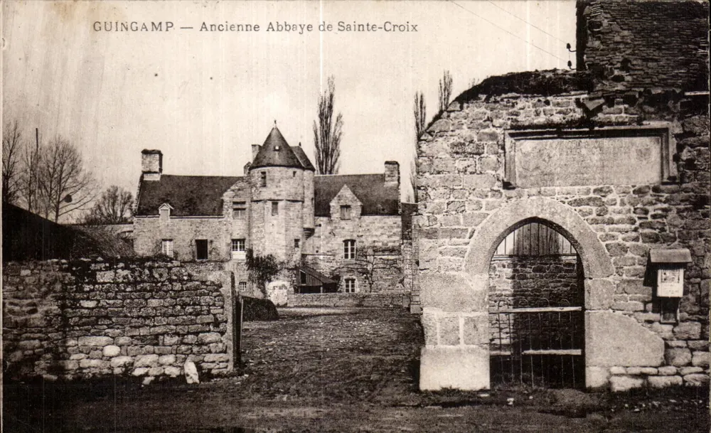 Guingamp — Antiga Abadia de Sainte-Croix — Editor não identificado, número de série não visível - Frente