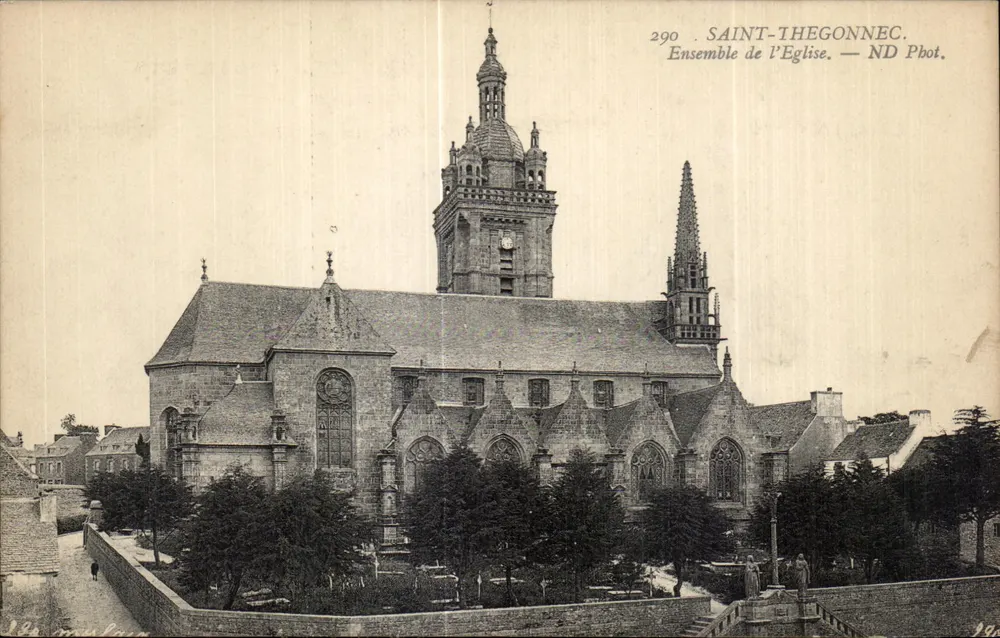 Saint-Ihégonnec — Conjunto da Igreja — ND Phot. - Frente