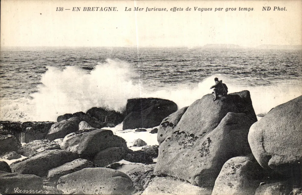 In der Bretagne — Die wütende See, Effekte von Wellen bei stürmischem Wetter — ND Phot. - Vorderseite