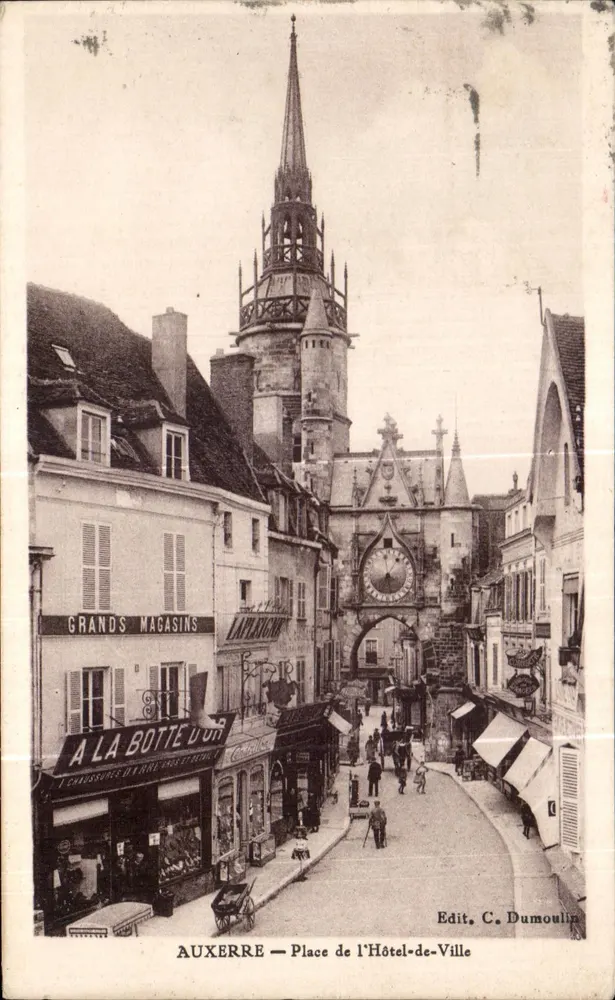 Auxerre — Place de l'Hôtel-de-Ville — Verlag C. Dumoulin - Vorderseite