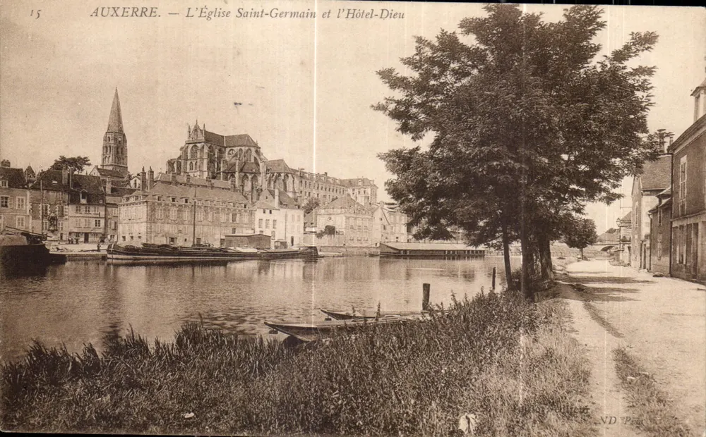 Auxerre — Die Kirche Saint-Germain und das Hôtel-Dieu — ND Pina - Vorderseite