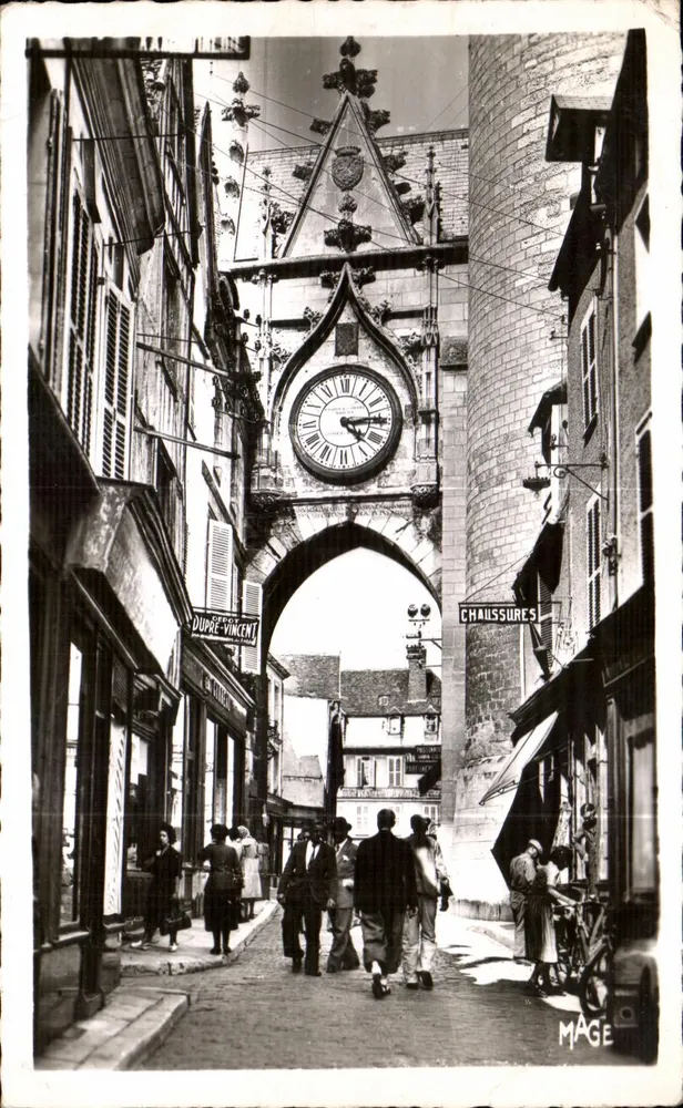 Auxerre - A Porta da Relógio — vista da rua do Aqueduto — editor G. Réant, n°39 - Frente