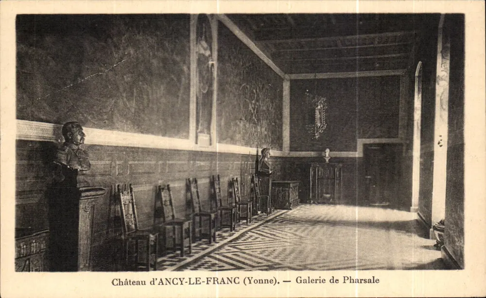 Schloss Ancy-le-Franc (Yonne) — Galerie Pharsale - Vorderseite
