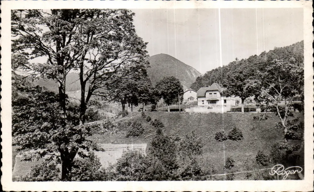 Bussang (Vosges) — Das Hotel Bellevue — H. 700 m. — Roger - Vorderseite