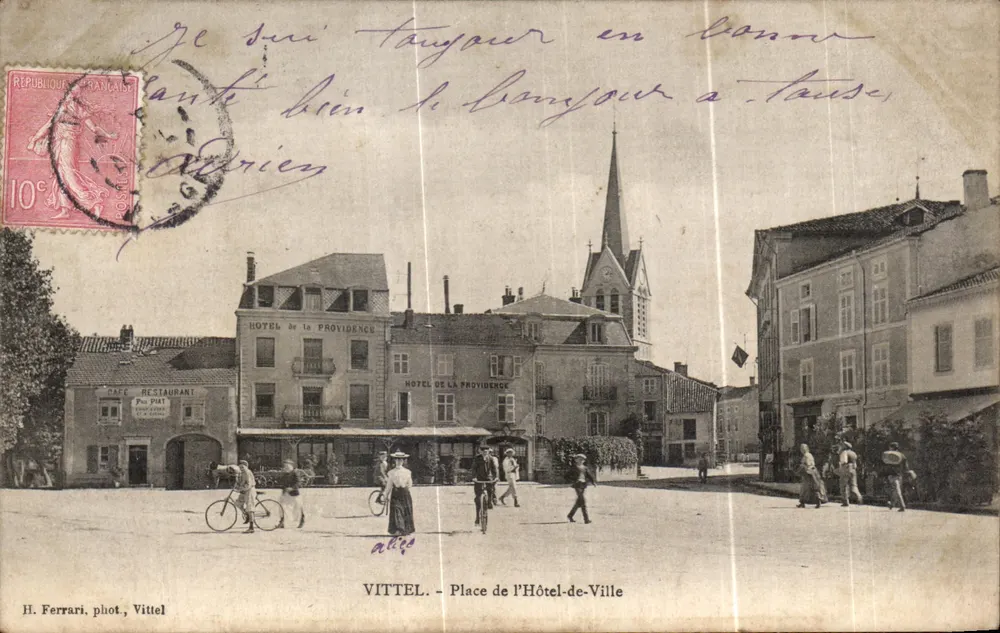 Vittel - Place de l'Hôtel-de-Ville — H. Ferrari, Foto Vittel - Vorderseite