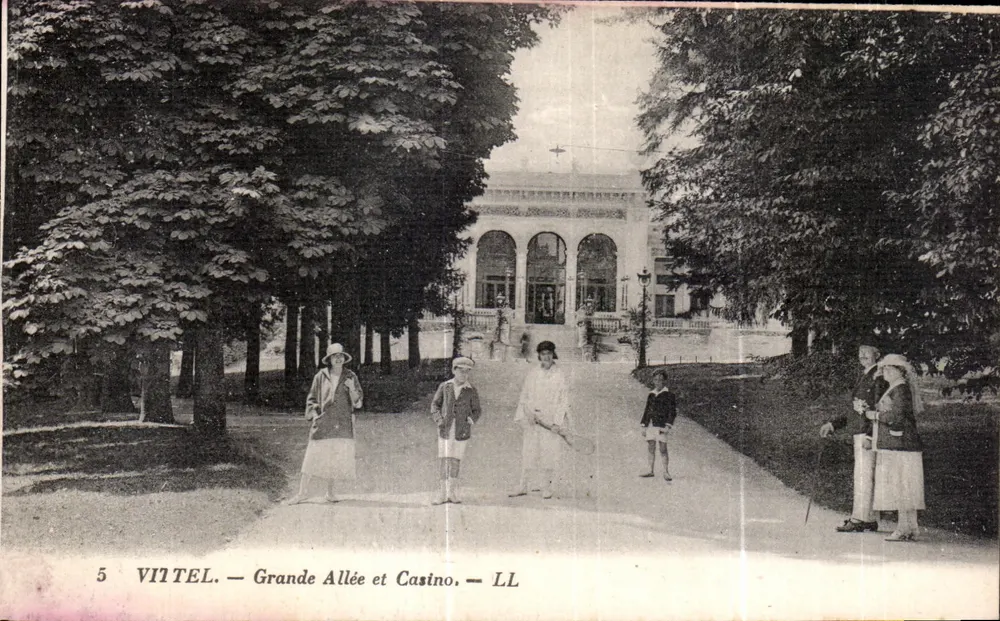 VITTEL — Grande Allée und Casino — LL - Vorderseite
