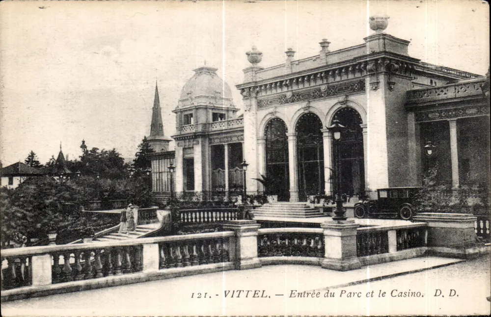 Vittel — Eingang zum Park und das Casino — D.D. - Vorderseite