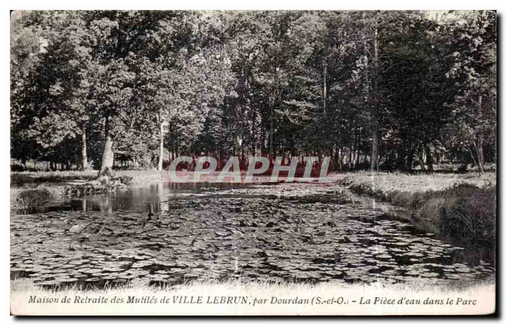 Altersheim für Verletzte von VILLE LEBRUN, bei Dourdan (S.-et-O.) — Die Wasserstelle im Park - Vorderseite