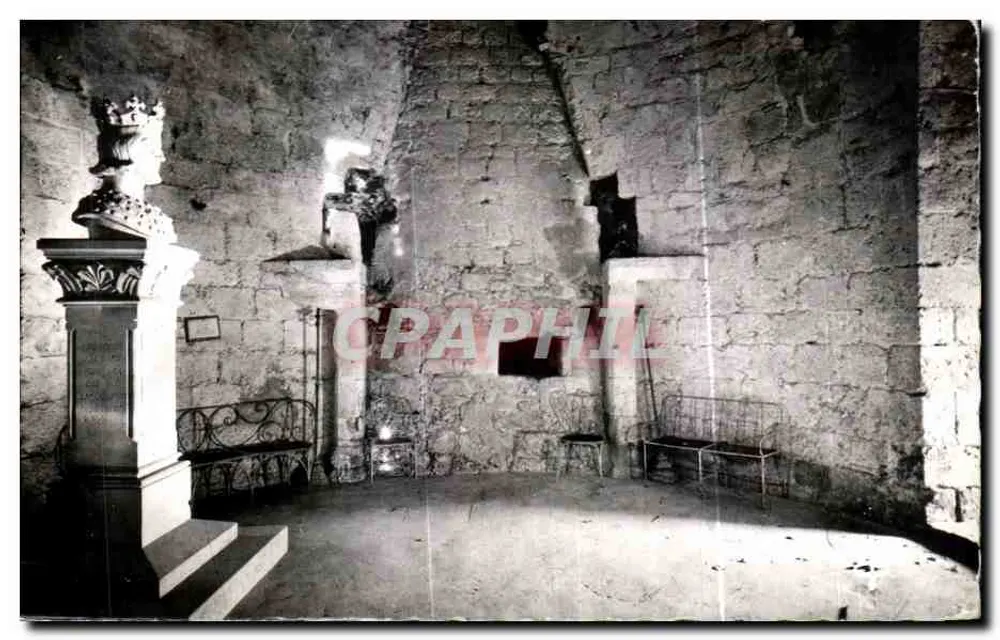 Innenraum des Château de Conques — Ansicht der Kapelle — Photo B. du Boullay - Vorderseite