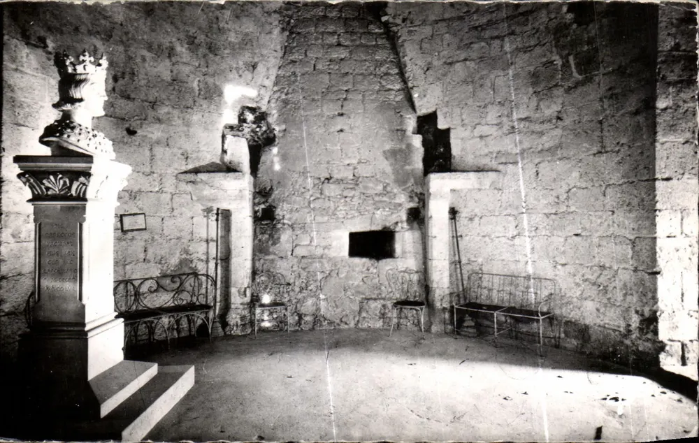 Kamin - Stele Saint-Louis — Name der verborgenen Stadt Nr. 183 — Foto R. Boullard - Vorderseite